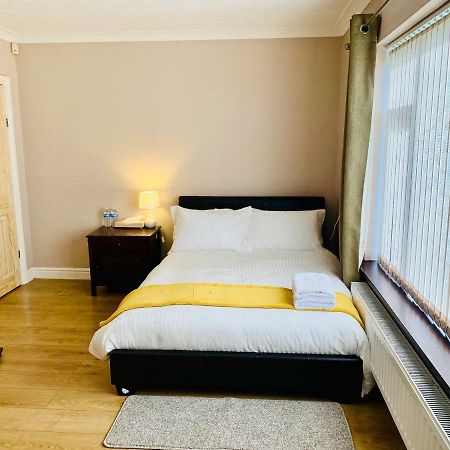 Housefield Stay Bucknall  Exterior photo