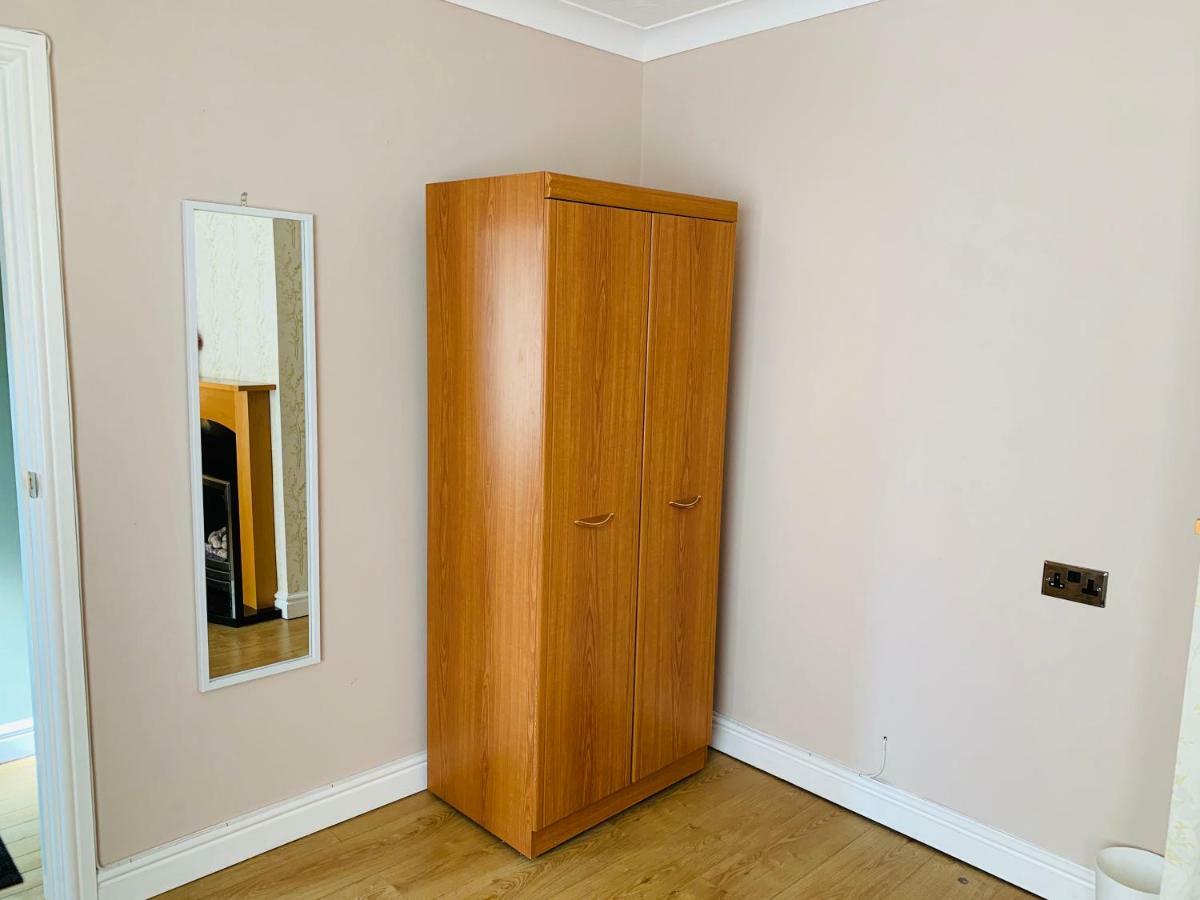 Housefield Stay Bucknall  Exterior photo