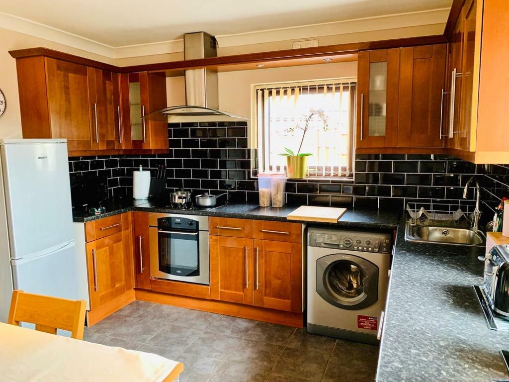 Housefield Stay Bucknall  Exterior photo