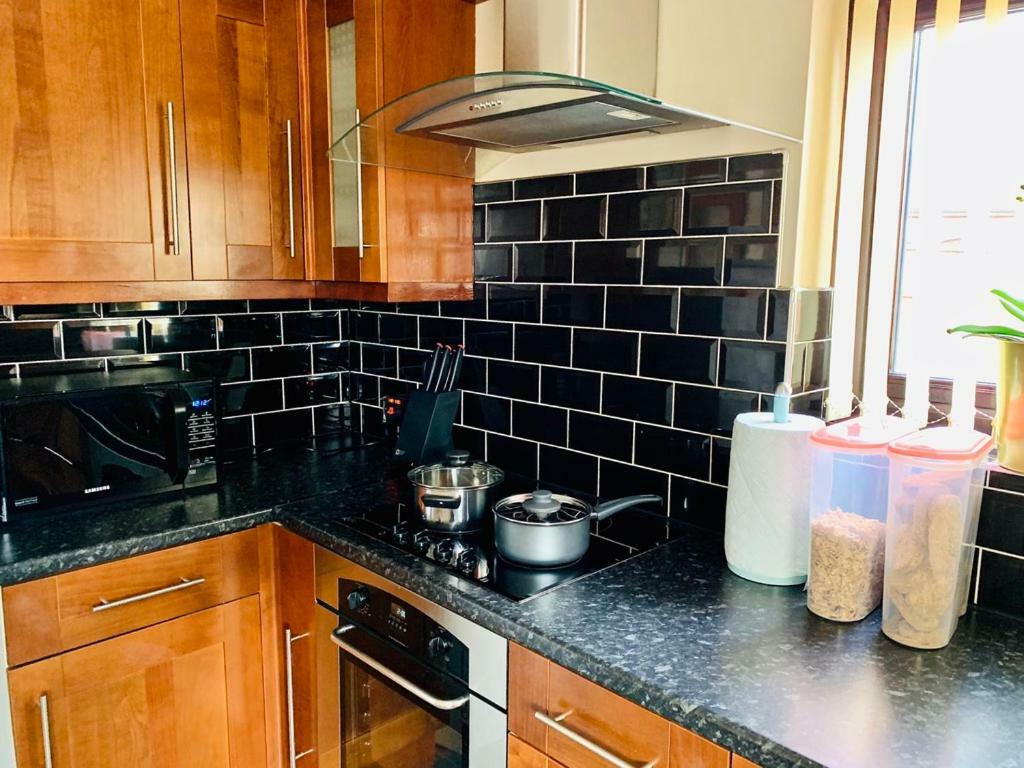 Housefield Stay Bucknall  Exterior photo