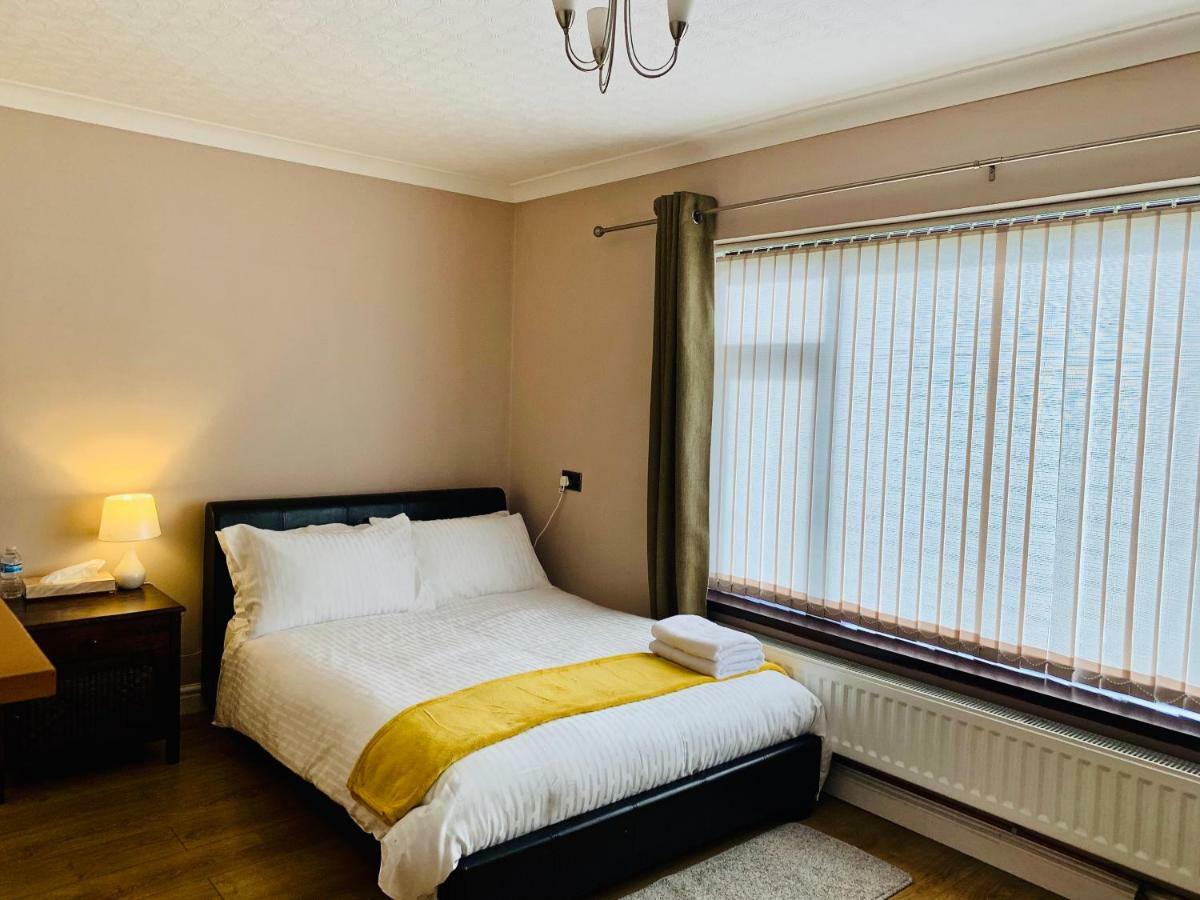 Housefield Stay Bucknall  Exterior photo